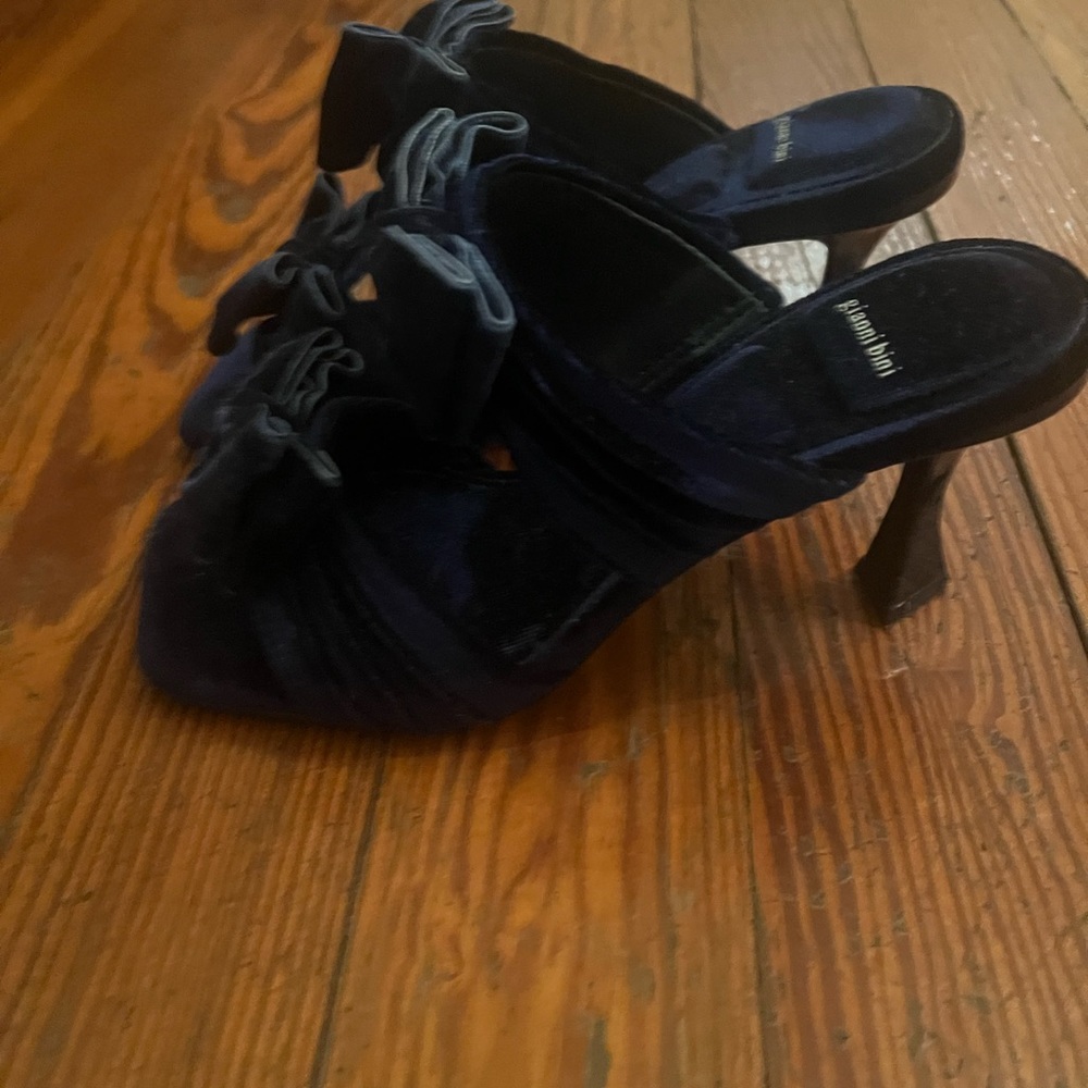 Gianni Bini blue velvet heels - Picture 2 of 2
